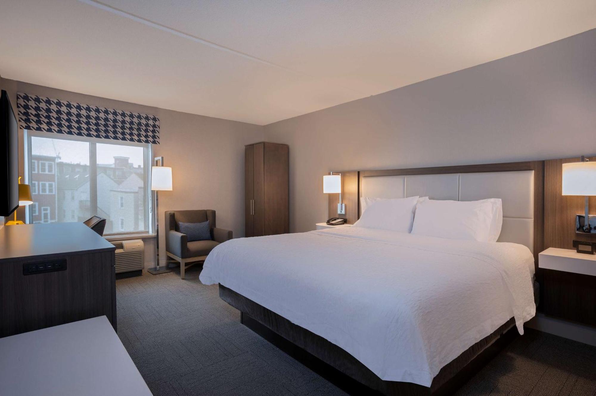 Hampton Inn By Hilton Boston/Кеймбридж Екстериор снимка