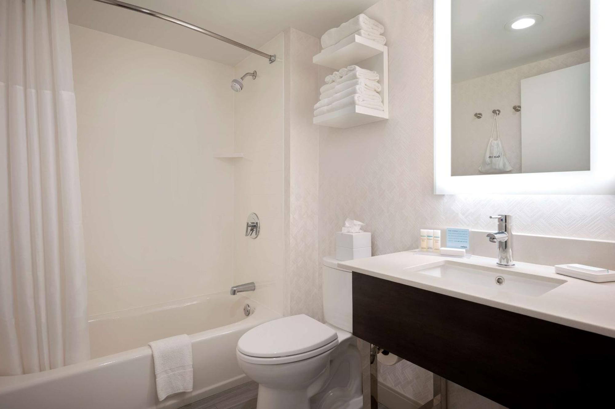 Hampton Inn By Hilton Boston/Кеймбридж Екстериор снимка