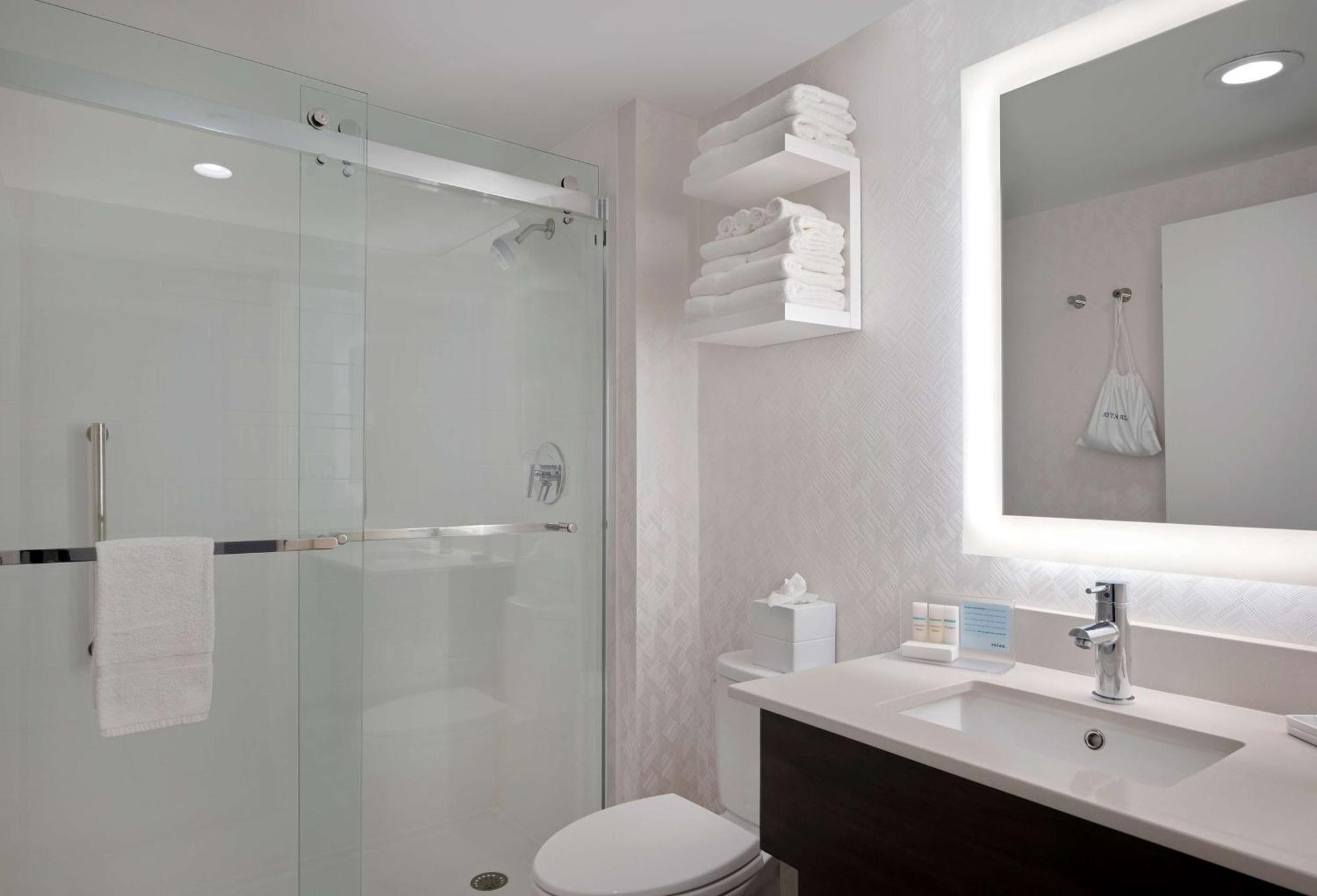 Hampton Inn By Hilton Boston/Кеймбридж Екстериор снимка
