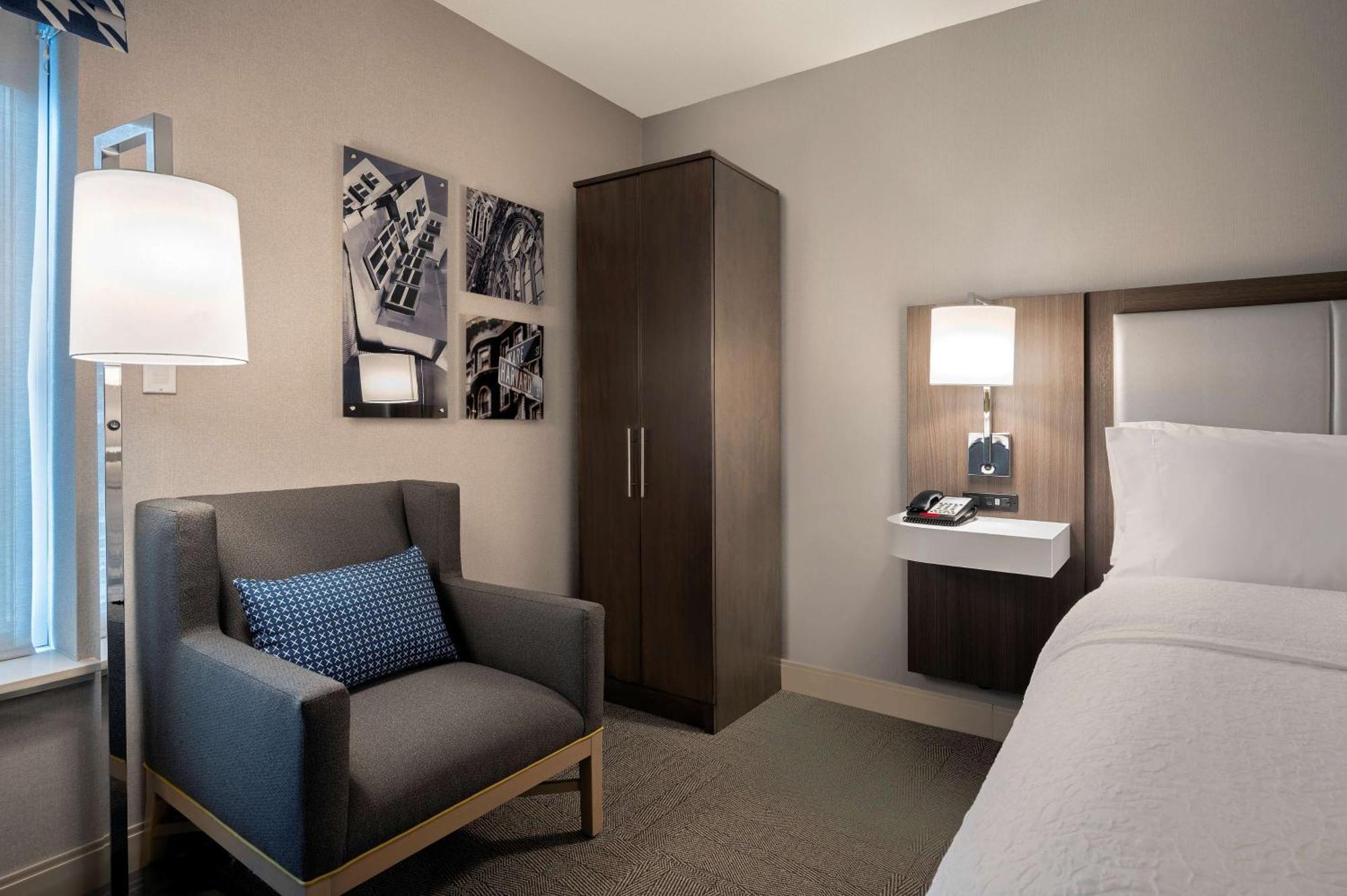 Hampton Inn By Hilton Boston/Кеймбридж Екстериор снимка