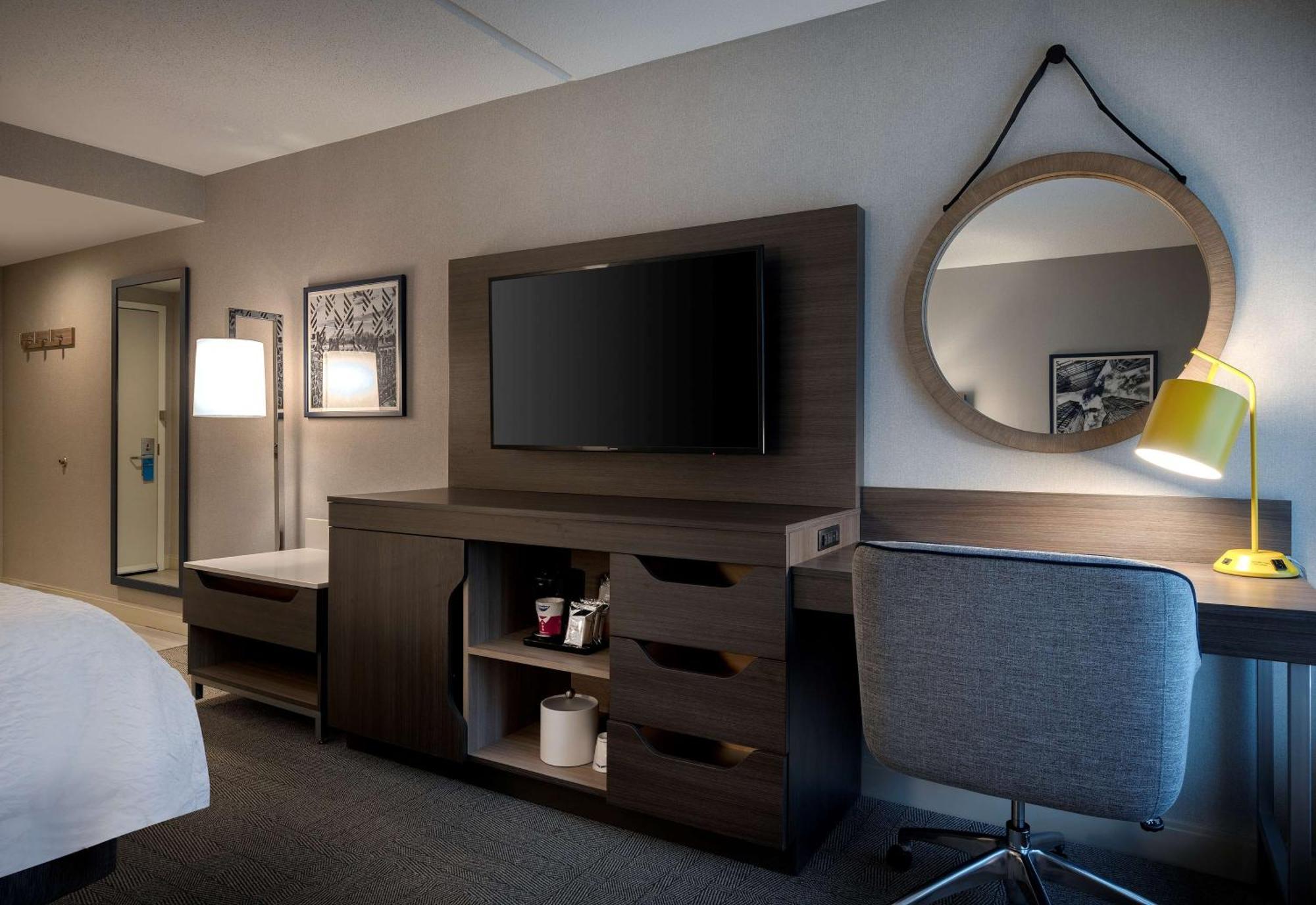 Hampton Inn By Hilton Boston/Кеймбридж Екстериор снимка