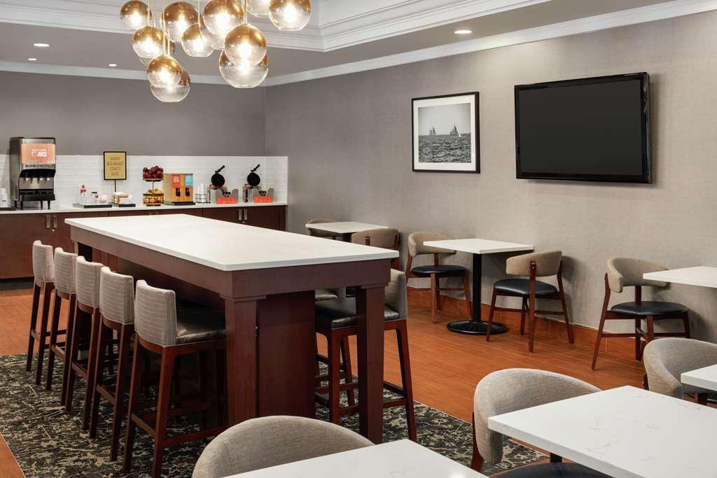 Hampton Inn By Hilton Boston/Кеймбридж Ресторант снимка
