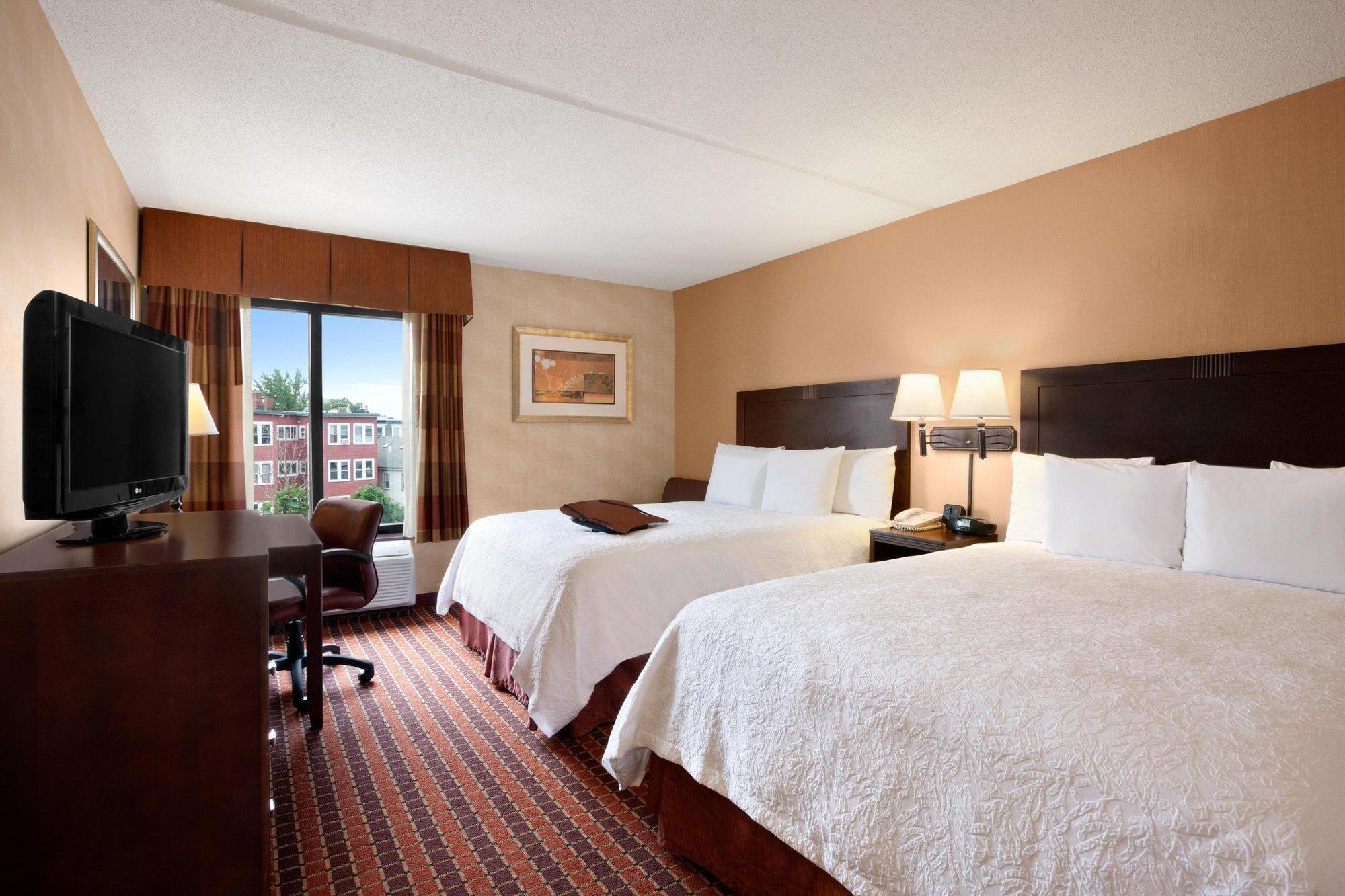 Hampton Inn By Hilton Boston/Кеймбридж Екстериор снимка