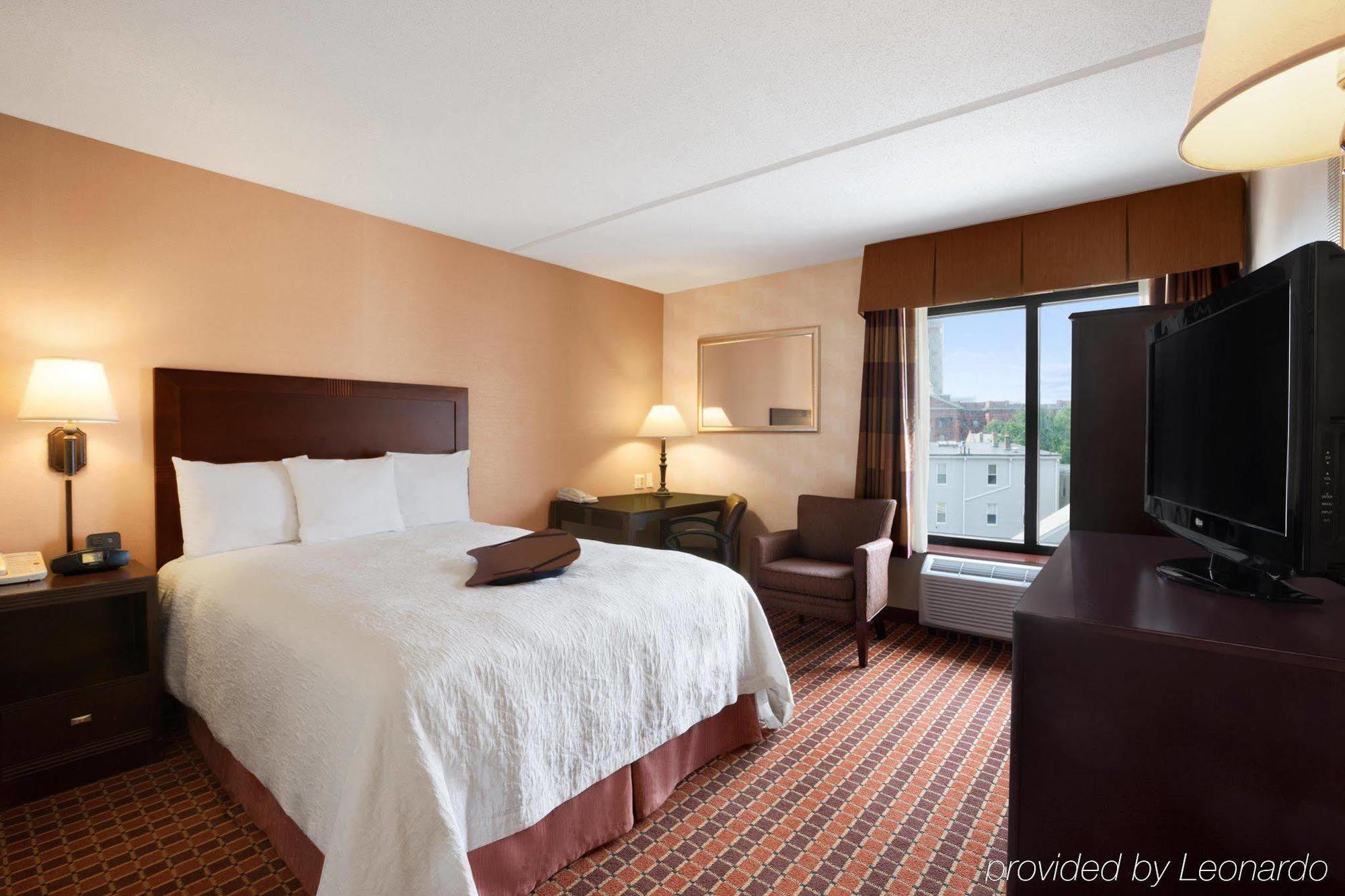 Hampton Inn By Hilton Boston/Кеймбридж Екстериор снимка