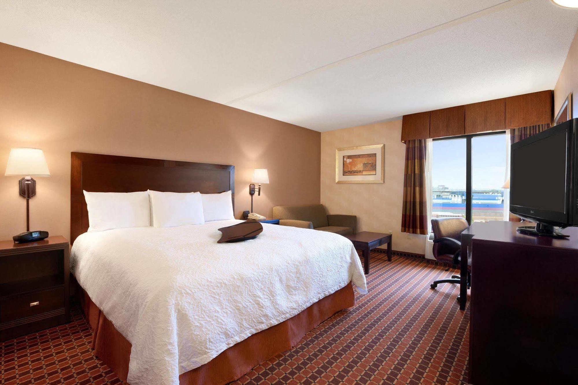 Hampton Inn By Hilton Boston/Кеймбридж Екстериор снимка