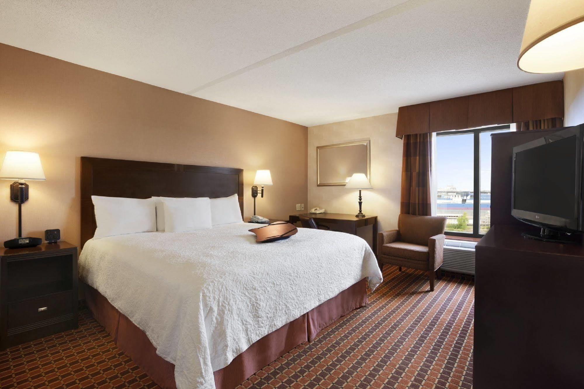 Hampton Inn By Hilton Boston/Кеймбридж Екстериор снимка